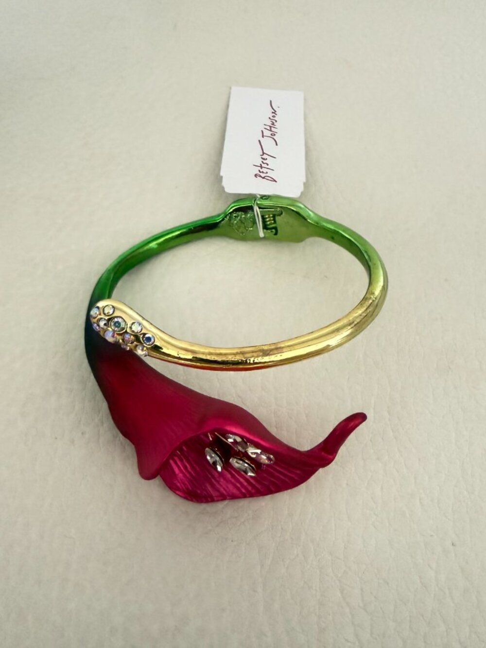 NWT Betsey Johnson CALLA LILY Gold Tone Glass Stones Hinge Bangle Bracelet